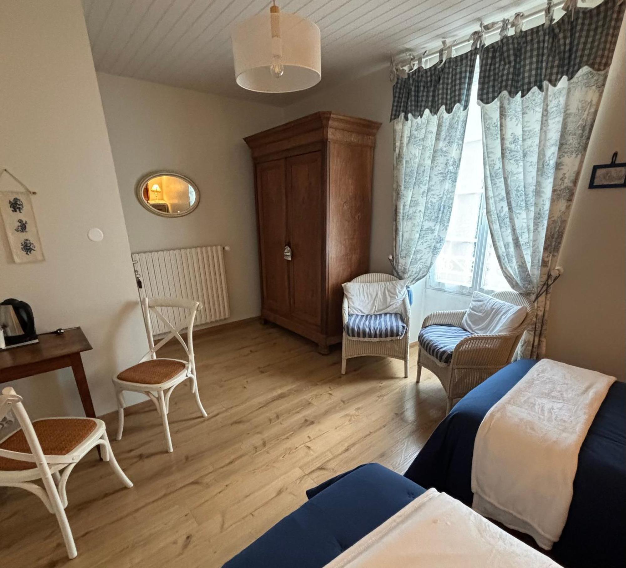 Chambres D'Hotes Le Tilleul Saint-Hilaire-des-Loges Zewnętrze zdjęcie